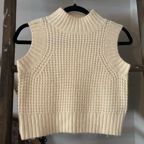Size: XS Super soft sweater vest by Jessica Simpson - Picture 2 of 4